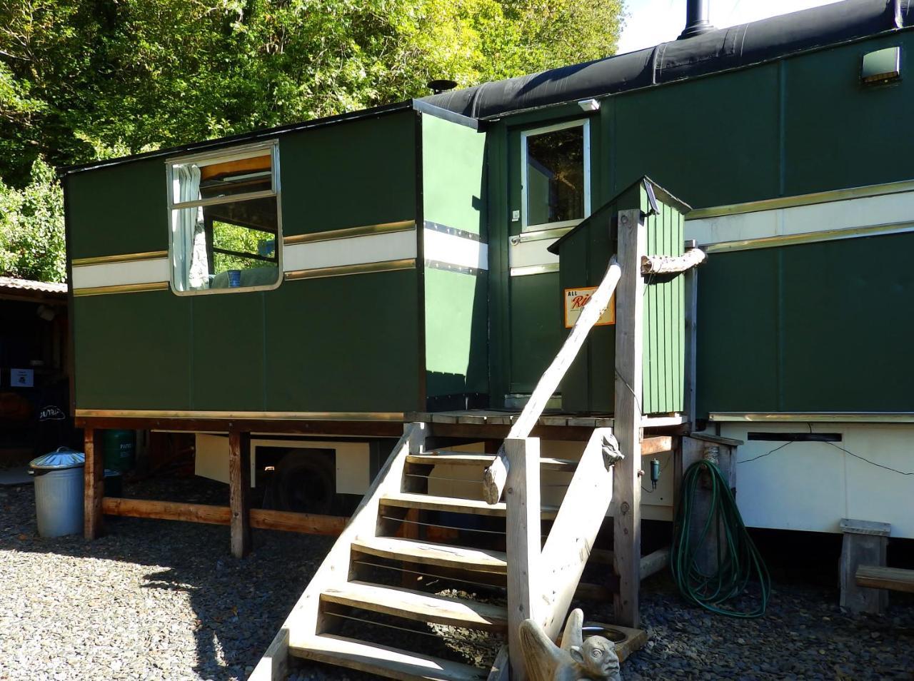 Showman'S Wagon At Coed Cae Penmaenpool Экстерьер фото