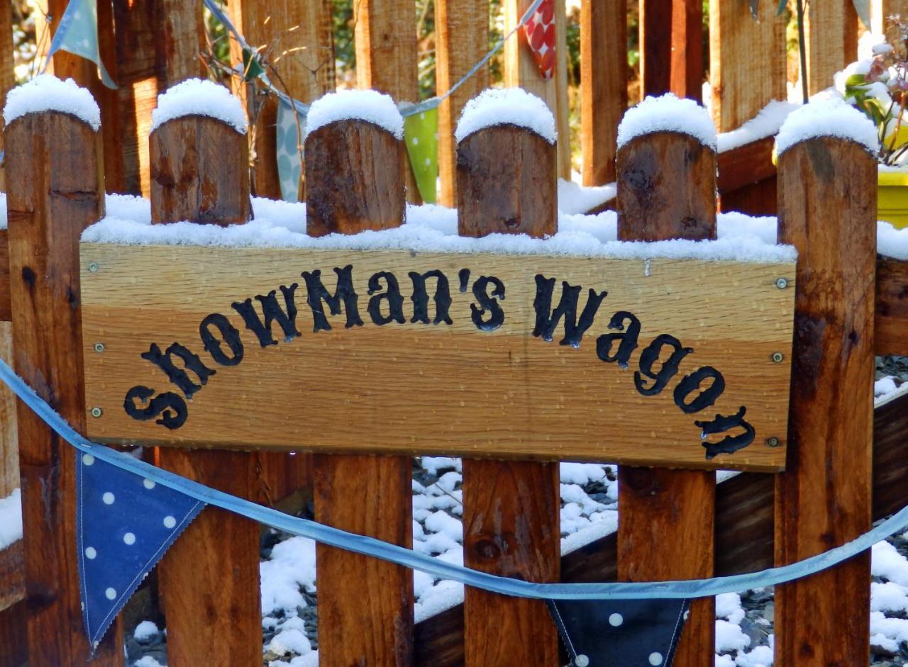 Отель Showman'S Wagon At Coed Cae Долгеллау Экстерьер фото